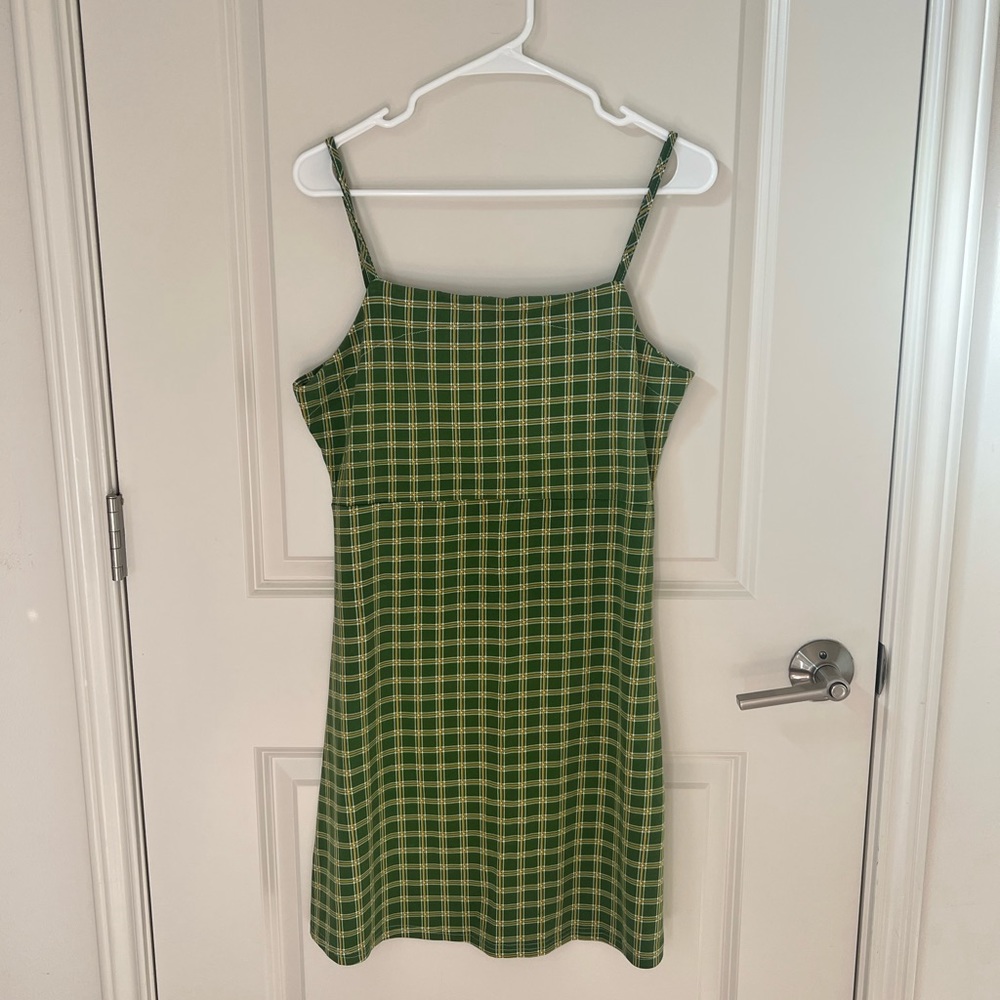 GREEN DRESS - Picture 2 of 3